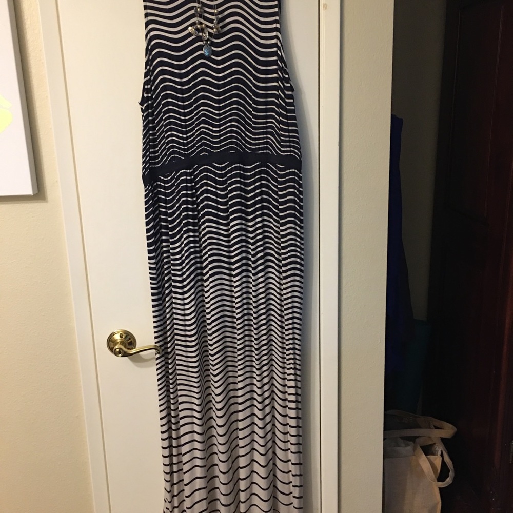 NWOT. Classy maxi. 😍